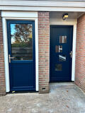 Voordeur en achterdeur kunststof kozijn blauw